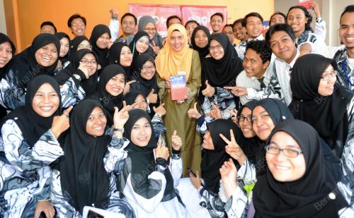 NS18_08042015_IDRIS_BUKU