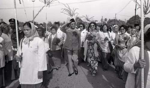 DR. MAHATHIR MOHAMAD