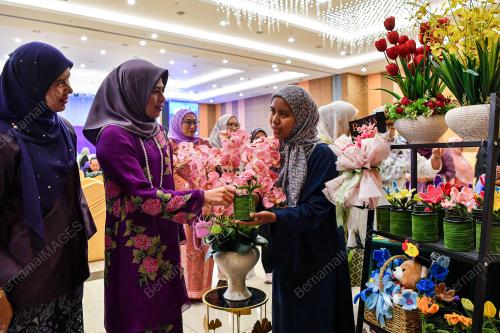 DATUK SERI DR NORAINI AHMAD