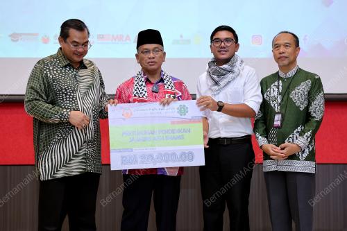 DATUK DR MOHD NA'IM MOKHTAR