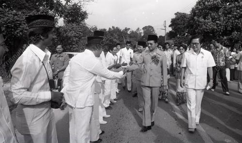 DR. MAHATHIR MOHAMAD