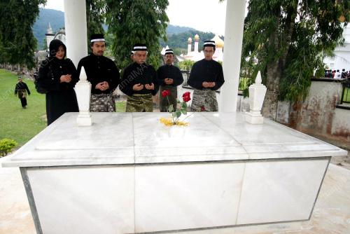 TUANKU MUKHRIZ