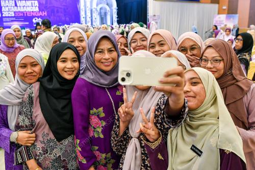 DATUK SERI DR NORAINI AHMAD
