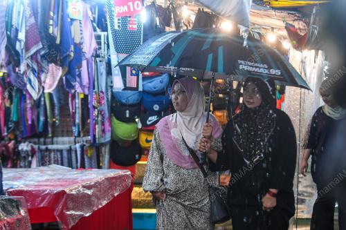 CUACA HUJAN DI BAZAR AIDILFITRI SENAWANG