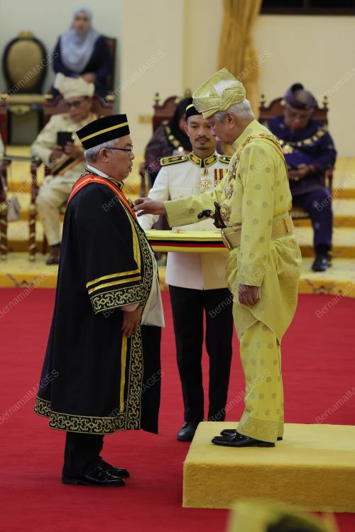 TUANKU MUHRIZ TUANKU MUNAWIR 