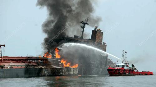 KAPAL TERBAKAR
