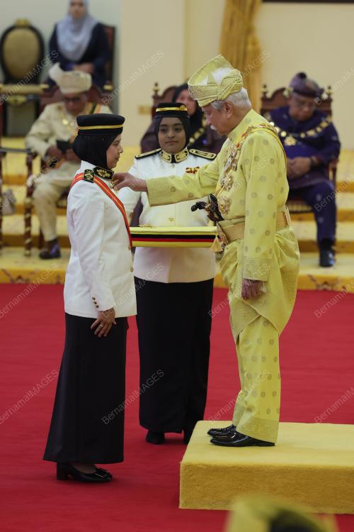 TUANKU MUHRIZ TUANKU MUNAWIR 