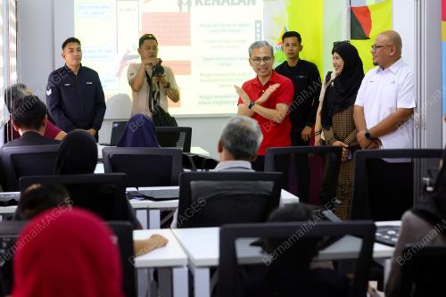 DATUK FAHMI FADZIL