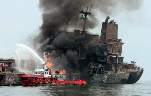 KAPAL TERBAKAR
