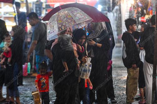 CUACA HUJAN DI BAZAR AIDILFITRI SENAWANG