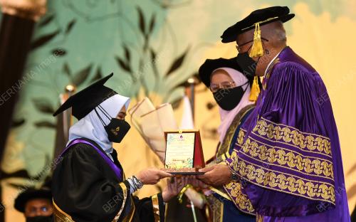DATUK SERI MAHDZIR KHALID