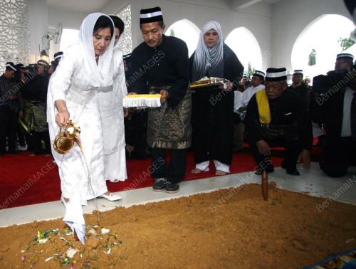 TUANKU NAJIHAH