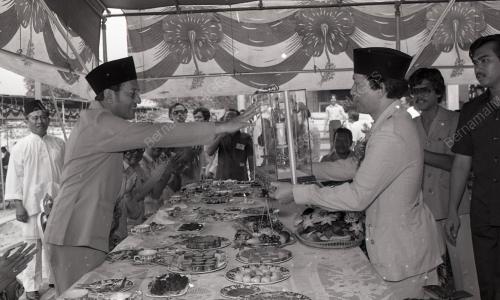DR. MAHATHIR MOHAMAD