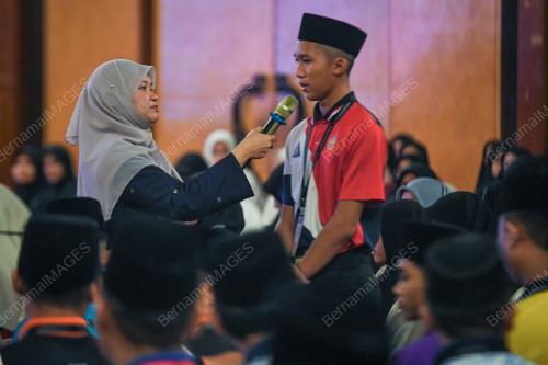 FADHLINA SIDEK