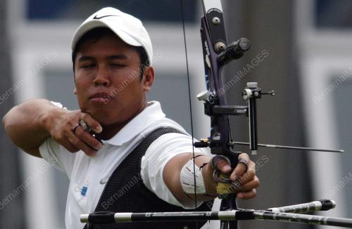 OLY02_110808_ARCHER
