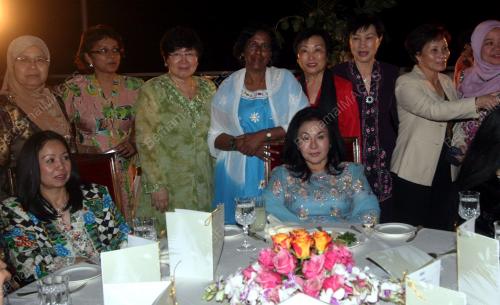 OMN15_18012011_DATIN_ROSMAH-1