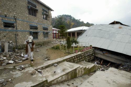 PAKISTANI EARTHQUAKE VICTIMS