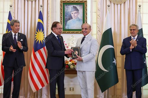 DATUK SERI ANWAR IBRAHIM