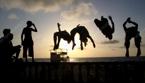 GIMNASTIK DI PANTAI