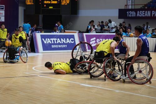 BOLA KERANJANG BERKERUSI RODA
