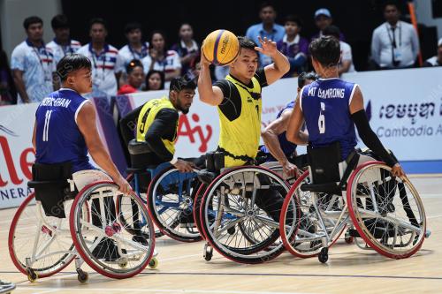 BOLA KERANJANG BERKERUSI RODA