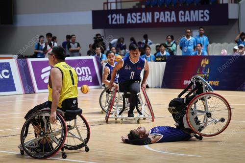 BOLA KERANJANG BERKERUSI RODA