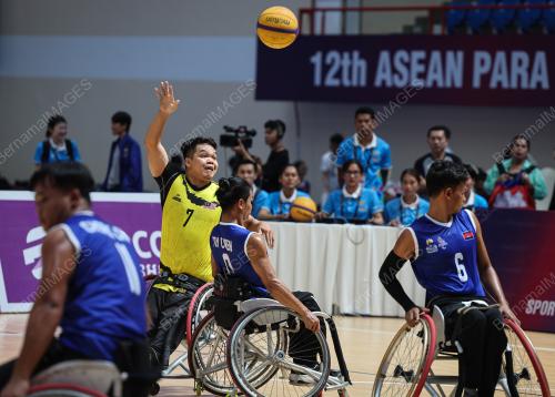 BOLA KERANJANG BERKERUSI RODA