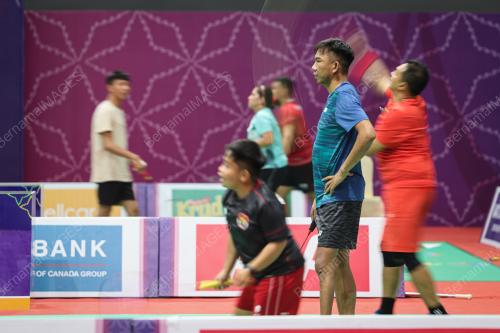 LATIHAN BADMINTON PARA