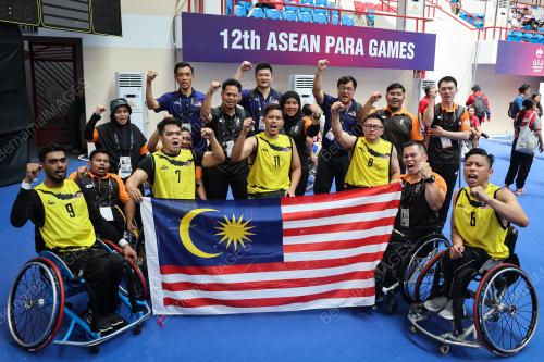 BOLA KERANJANG BERKERUSI RODA