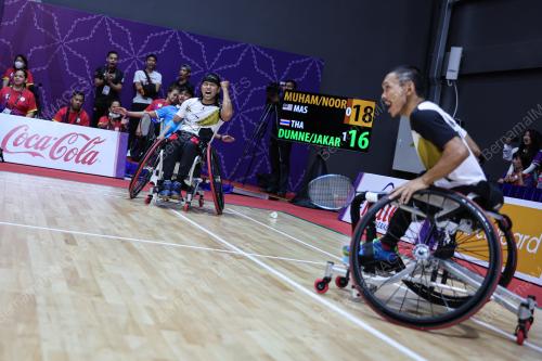 BADMINTON BEREGU PARA