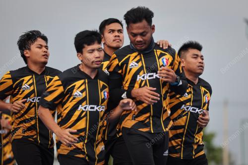 LATIHAN BOLA SEPAK BUTA