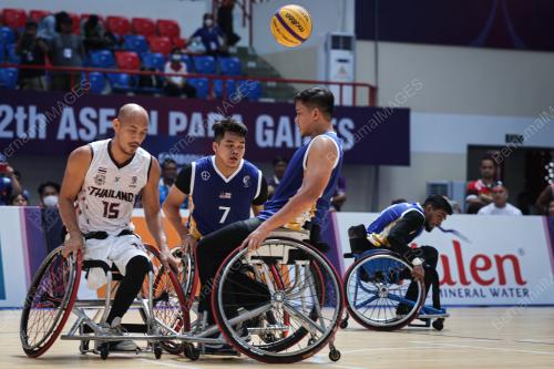 BOLA KERANJANG BERKERUSI RODA