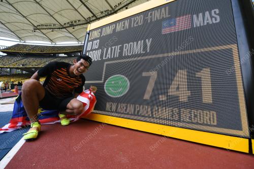 PARA28_22092017_LOMPAT_JAUH