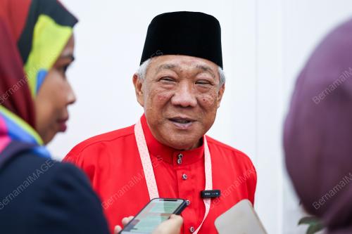 DATUK SERI BUNG MOKTAR RADIN