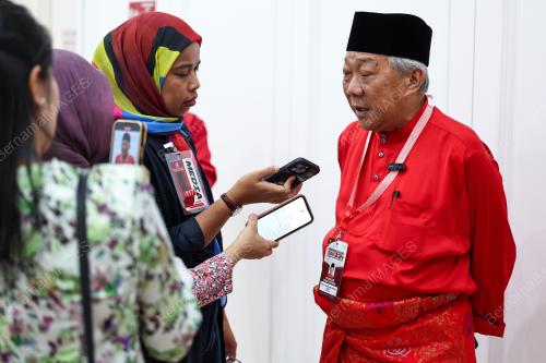 DATUK SERI BUNG MOKTAR RADIN