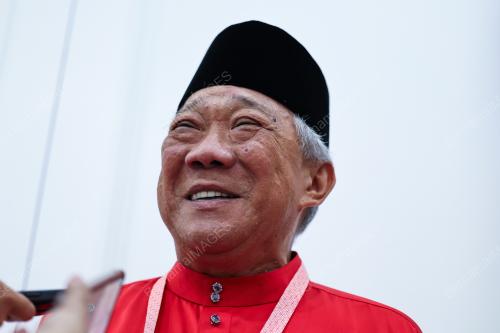 DATUK SERI BUNG MOKTAR RADIN