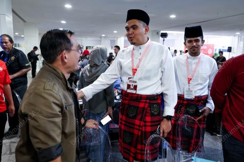 DR AKMAL SALEH