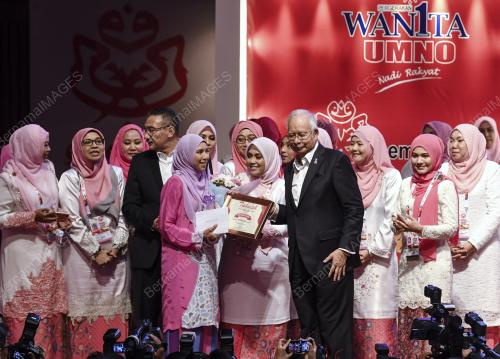 PAU104_06121_ANUGERAH_IKON_06122017