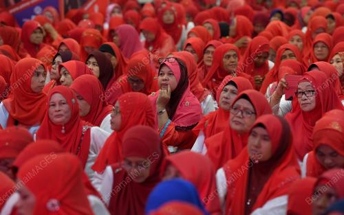 PAU106_06122017_WANITA_UMNO