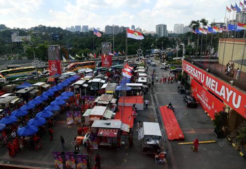 PAU127_07122017_FOOD_TRUCK