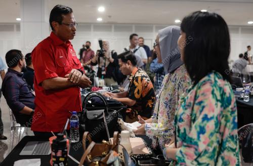 DATUK SERI AHMAD SHABERY CHEEK