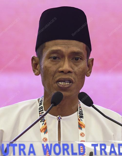 PAU145_06122017_AZMAN