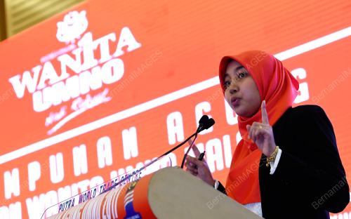 PAU167_06122017_BAHAS_WANITA_UMNO