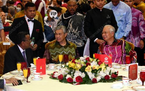 PAU175_07122017_JAMUAN