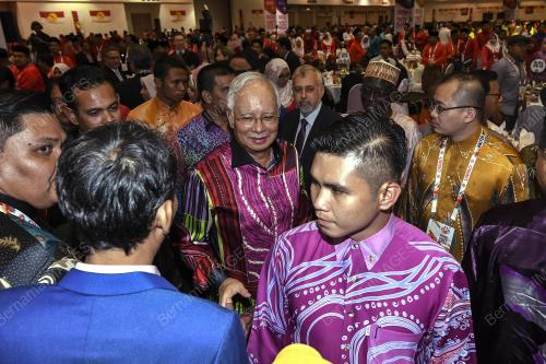 PAU176_07122017_JAMUAN