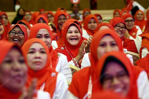 PAU181_06122017_WANITA