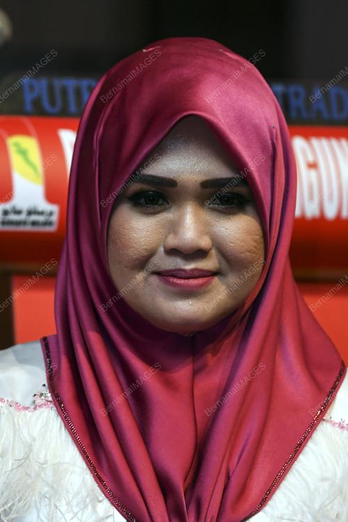 PAU182_06121_WANITA_06122017