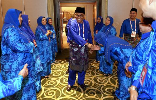 PAU49_09122017_MAKAN_TENGAHARI