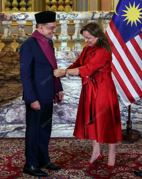 DATUK SERI ANWAR IBRAHIM