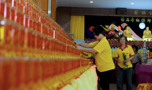 PG00_08052017_PERSIAPAN_WESAK